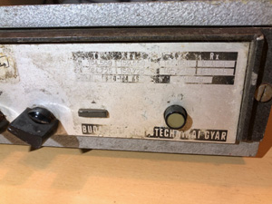 BRG FM10-164 mobil URH adó-vevő, teljesen tranzisztorizált, félvezetős, beépített kezelős, speciáis kivitel