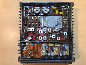 BRG FM10-164 mobil URH adó-vevő, teljesen tranzisztorizált, félvezetős, beépített kezelős, speciáis kivitel