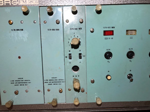 BRG FM201 URH rádió adó-vevő bázisállomás/átjátszó kezelő fiók képe