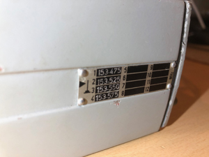 BRG FM301 és BRG FM303 URH mobil adó-vevő, teljesen félvezetős, modern technológia, korszerű fejlesztés, frekvencia adattábla