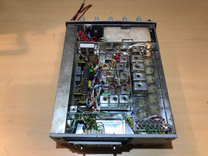 BRG FM301 és BRG FM303 URH mobil adó-vevő, teljesen félvezetős, modern technológia, korszerű fejlesztés, belső nézet, adó egység