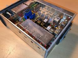 BRG FM302 és BRG FM304 URH mobil adó-vevő, teljesen félvezetős, modern technológia, korszerű fejlesztés, belső nézet, vevő egység, 5 körös bemenő körui szűrő, preselector filter