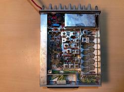 BRG FM302 és BRG FM304 URH mobil adó-vevő, teljesen félvezetős, modern technológia, korszerű fejlesztés, belső nézet, vevő egység, továbbfejlesztett, kései szériás, kristályváltó panel